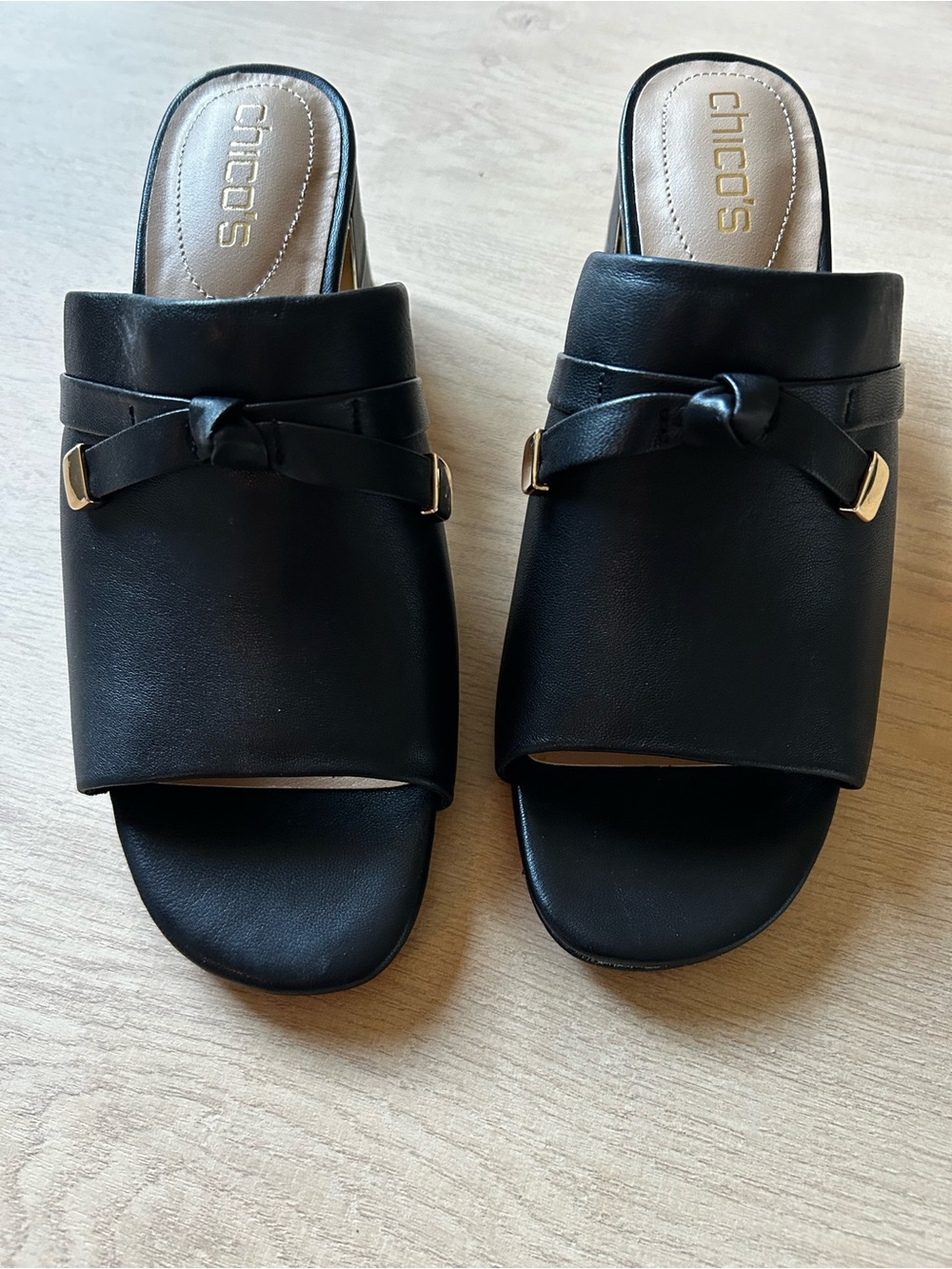 *SOLD* Chico's Black Leather Open-Toe Mule with Gold Accent Women’s Size 7.5 - Picture 3 of 6